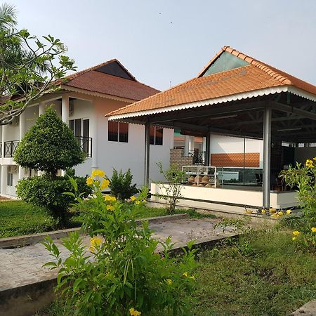 Kdl Lang Noi Tan Lap - Tan Lap Floating Village Moc Hoa Luaran gambar